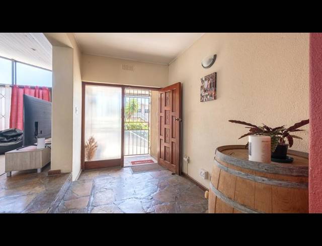 5 BEDROOM HOUSE FOR SALE IN PAROW NORTH